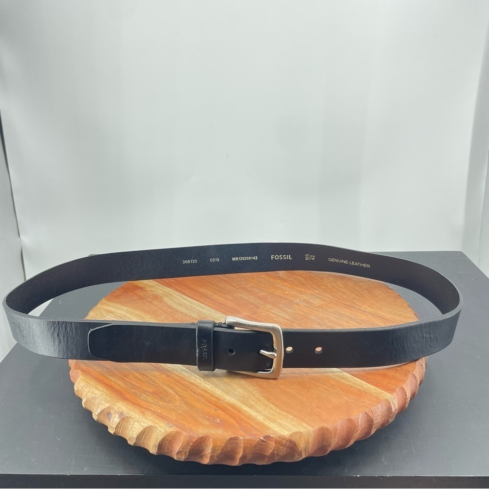Fossil Black Genuine Leather Belt Size 42 silver‎ buckle
